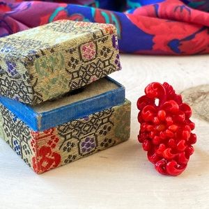 VTG- Amazing Cherry Red Swirled Carved Floral Bakelite Ring- Size 5